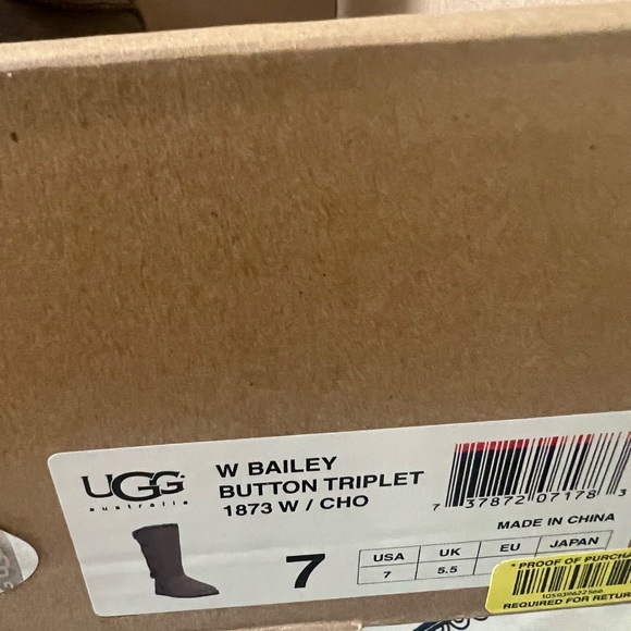 UGG Bailey button triplet boots in excellent used condition size 7 with box - Picture 17 of 17